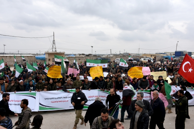 YPG/PKK'nın zorla göç ettirdiği sivillerden Zeytin Dalı'na destek